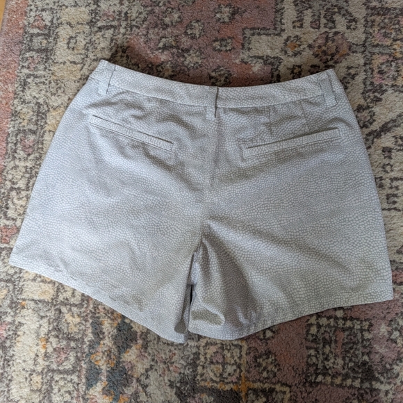 2/$20 Nike Women's Golf Shorts Size 4 - Picture 3 of 5